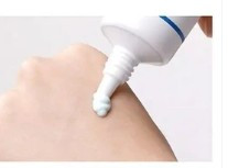 کرم ضد آفتاب بیرنگ صورت مدیکیوب SPF50 مدل zero pore برای کنترل منافذ 50 میلی